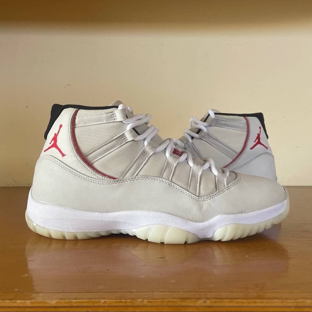 SOLD ✅✅ - Air Jordan 11 Retro 'Platinum Tint' - Size 11